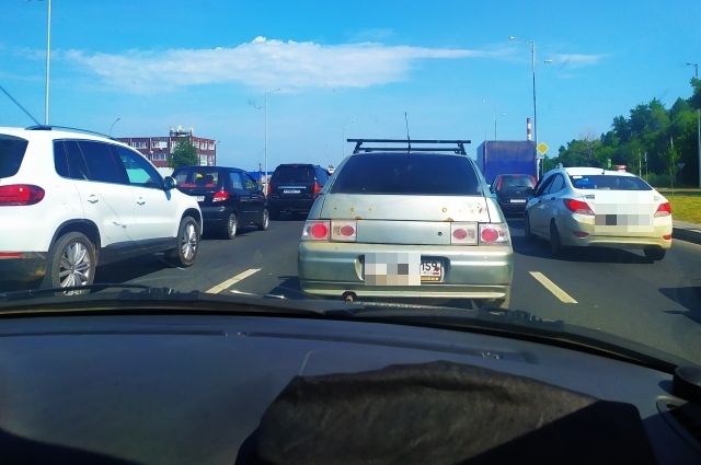 Автомобилистов возмутили многочасовые пробки на подъезде к Перми 27 июня