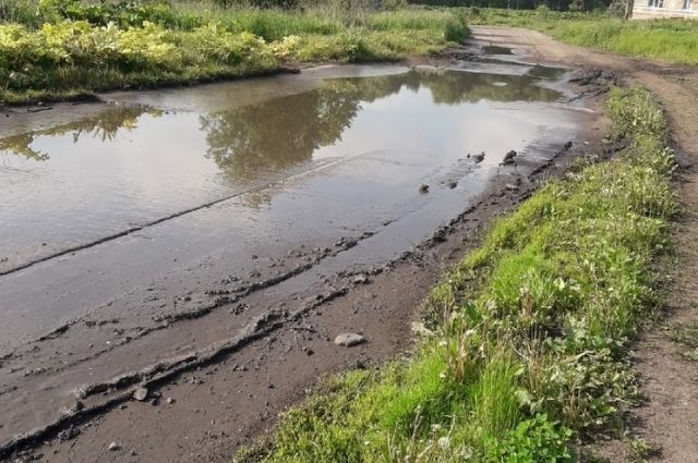 В деревне Ольховец дорога к школе требует ремонта