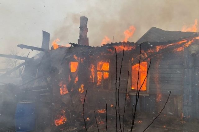 Частный жилой дом горел в Гагаринском районе