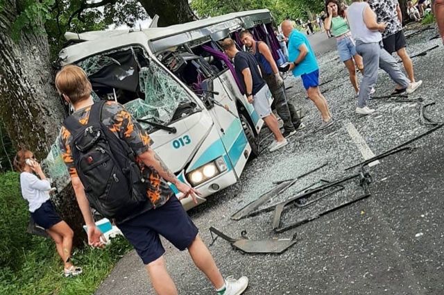 Под Янтарным произошла серьезная авария с автобусом