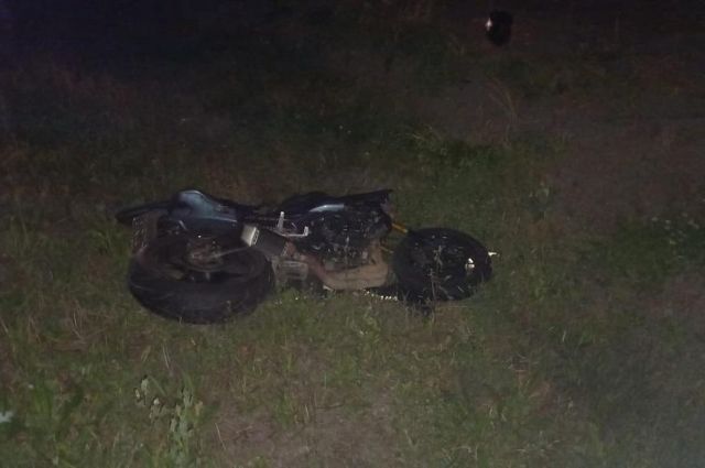 В Краснодарском крае в ДТП с КамАЗом погиб мотоциклист без прав
