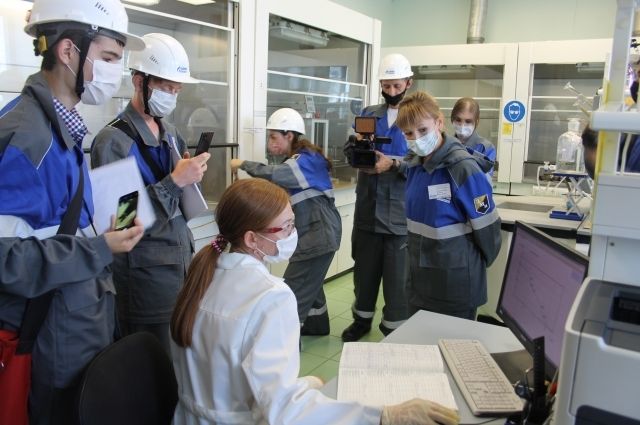 В центральной заводской лаборатории осуществляется контроль углеводородного сырья, реагентов, масел.
