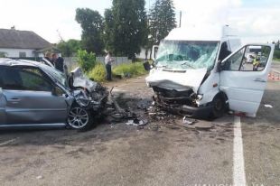 В Черниговской области произошло столкновение авто: есть пострадавшие.