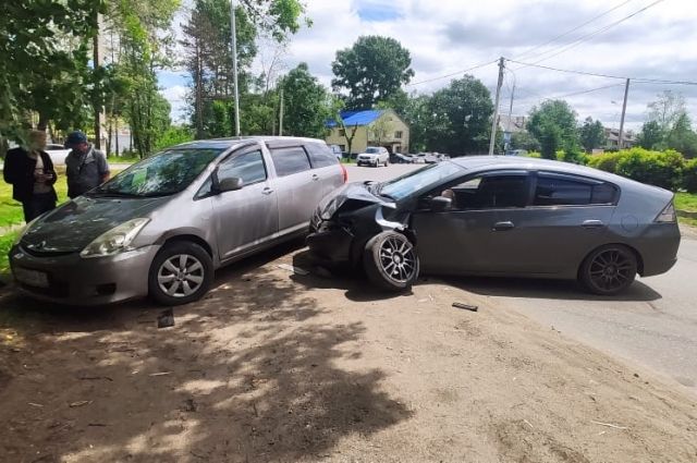 В Хабаровске водитель автомобиля уснул за рулем и вылетел на встречку