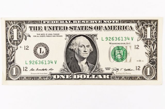«Зеленая» подушка безопасности. Выгодно ли хранить сбережения в валюте?