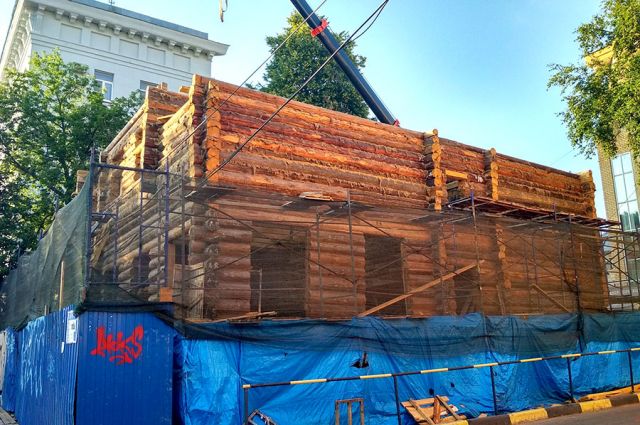 Дому купца Щёлокова больше 200 лет, сейчас его фактически воссоздают заново.