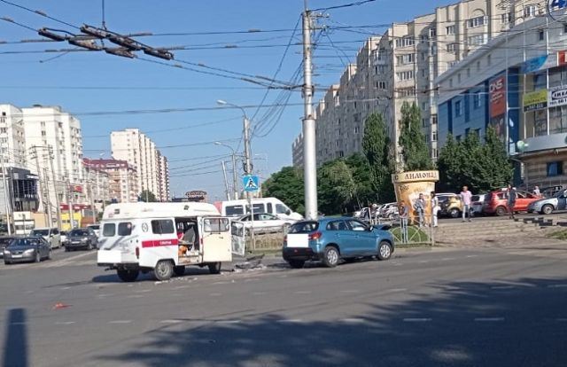 В Ставрополе в ДТП с каретой скорой помощи пострадал фельдшер