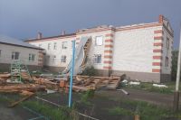 В Оренбуржье МЧС подсчитывает причиненные ураганом убытки.