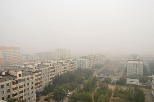 Из-за лесных пожаров Якутск окутало дымом