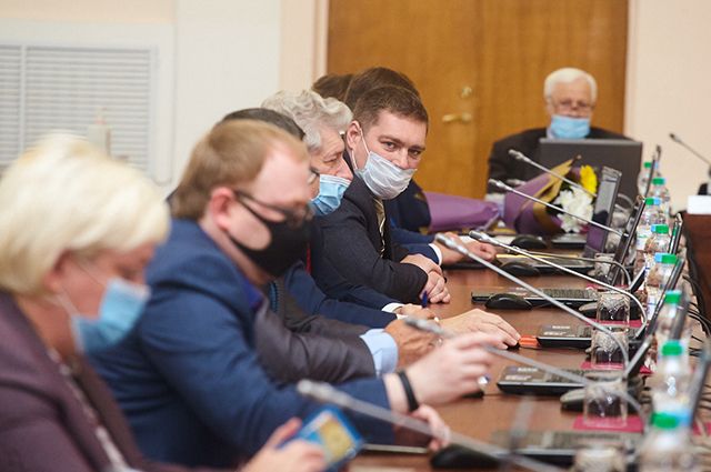 90% аппарата и депутатов Псковского областного Собрания привились от ковида