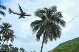 Грузовой Boeing 737 упал в воды Тихого океана: подробности.