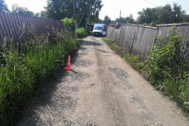 В Новосибирске темный автомобиль сбил 10-летнего мальчика и скрылся