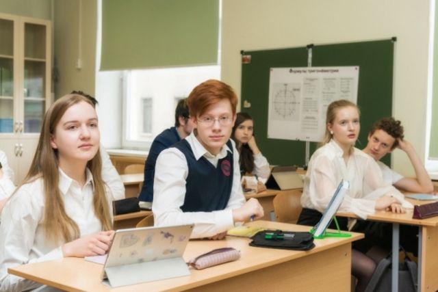 Во Владимире 700 девятиклассников сдали ОГЭ по математике на два