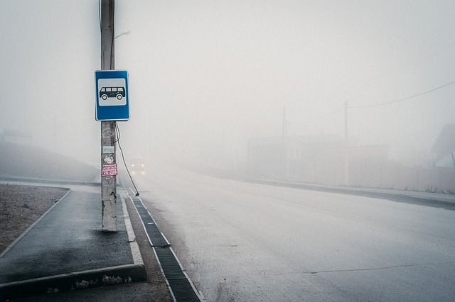 На остановках Хабаровска вандалы испортили таблички с расписанием автобусов