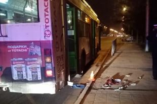 Водитель мог не видеть выходившую женщину из-за маленького роста.