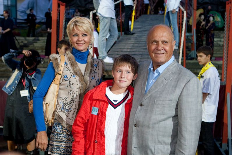 Владимир Меньшов с дочерью Юлией Меньшовой и внуком Андреем, 2009 год