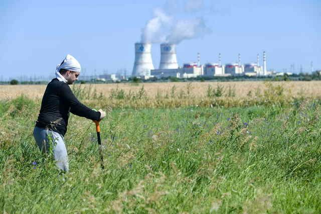 Учёные и студенты ЮФУ обследовали территорию возле Ростовской АЭС