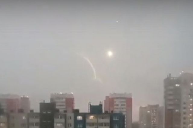 Шаровая молния появилась во время грозы в Челябинске