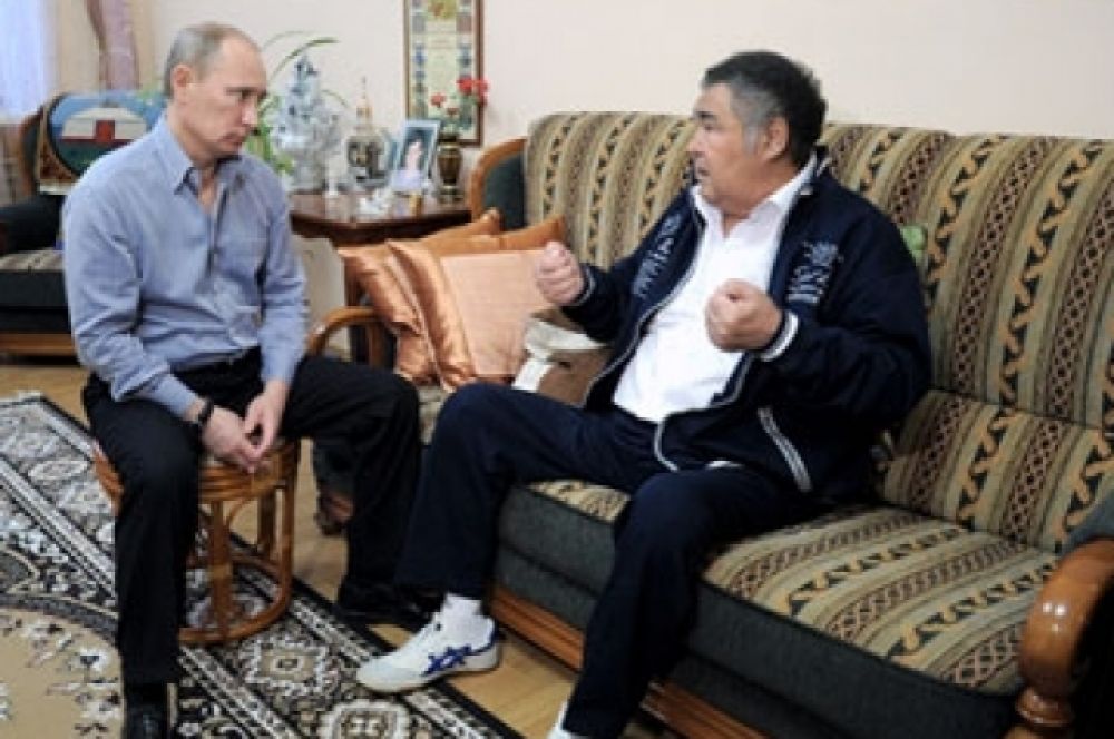 24 января, 2012 г. В. Путин навестил губернатора А. Тулеева, который проходил послеоперационную реабилитацию.