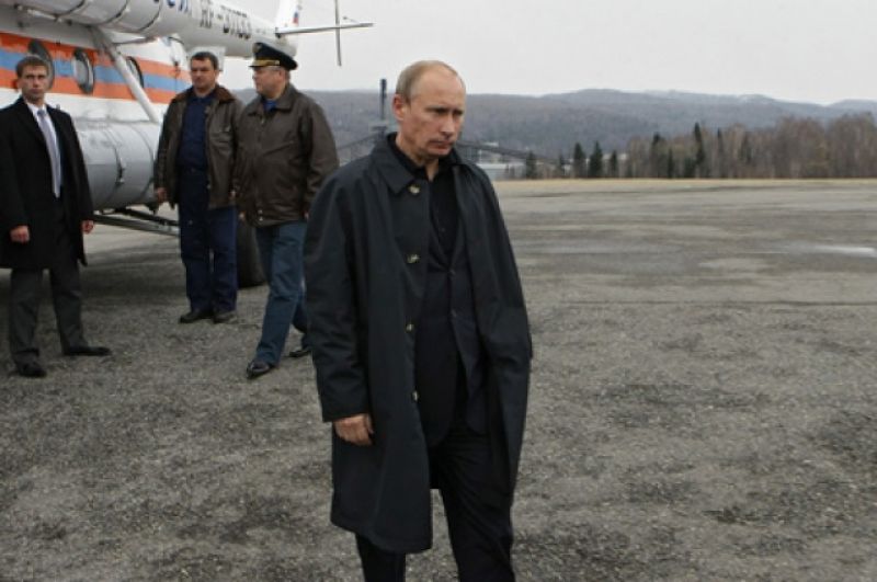 11 мая 2010 г. Владимир Путин, будучи премьер-министром, прилетел на место аварии на шахте «Распадской».