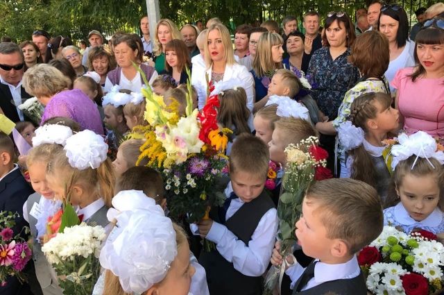 В омские школы начали принимать первоклассников не по прописке