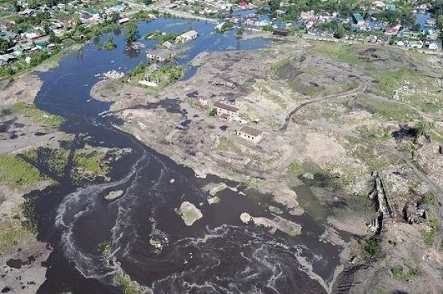 Евгений Куйвашев пообещал помощь жителям затопленных деревень на Урале