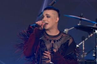 Певец Melovin совершил каминг-аут на сцене