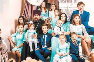 В семье наших подопечных Климентовых 18 детей.