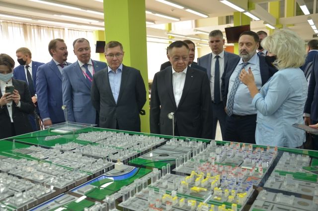 Министр строительства и жкх РФ Ирек Файзуллин посетил Академический район