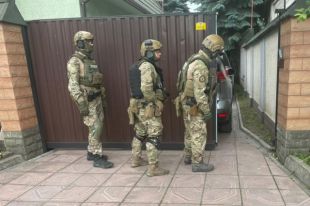 Под Днепром подозреваемый в убийстве забаррикадировался в дачном домике