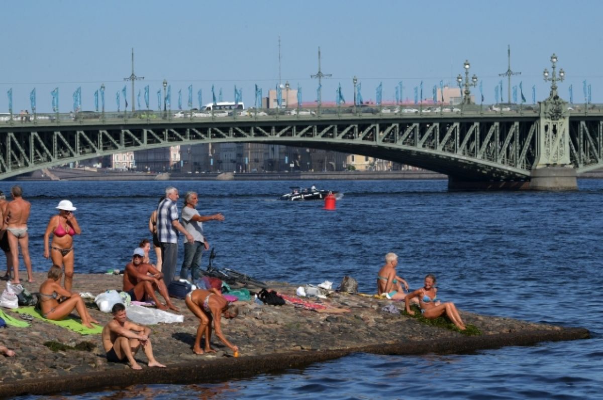 Опять питер. Жара в Петербурге 2021. Аномальная жара 2010 в СПБ. Зной в Питере. Жарко в СПБ.