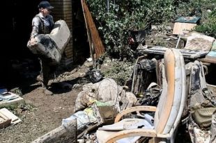 Волонтеры помогают жителям Горячего Ключа.