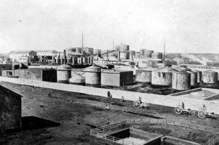 Нефтеперерабатывающий завод в Баку.