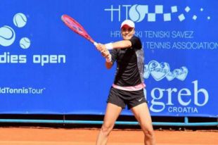 Ангелина Калинина пробилась в четвертьфинал турнира ITF во Франции.