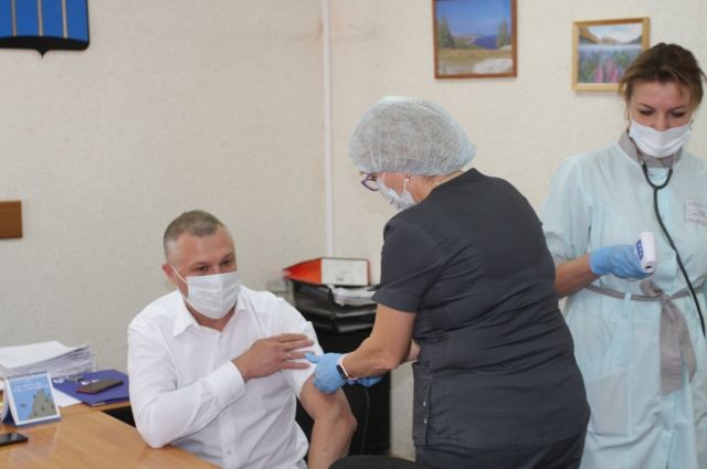 Глава Димитровграда Богдан Павленко привился от коронавируса