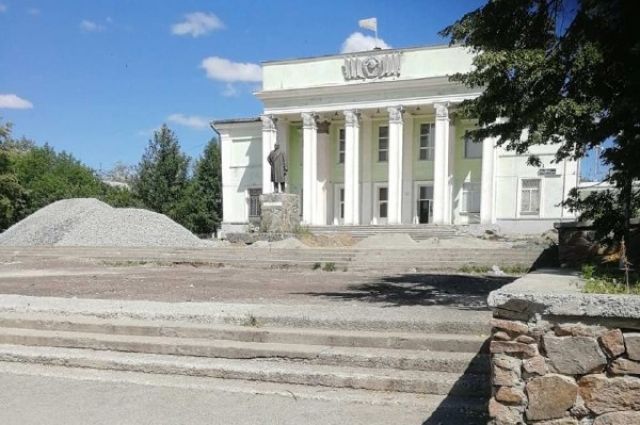 Сроки благоустройства двух скверов сорвали в Челябинске