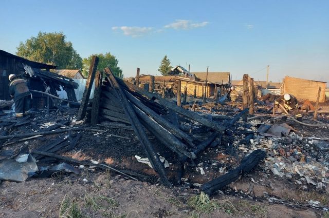 Под Пензой сгорели два жилых дома, погиб трехлетний ребенок