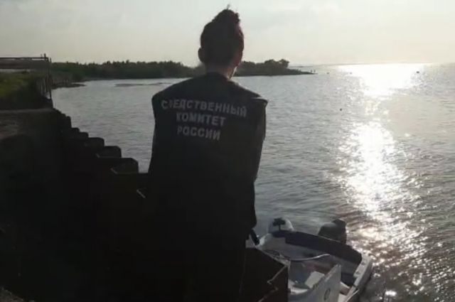 СК завёл дело по факту столкновения лодки с опорой в Петербурге