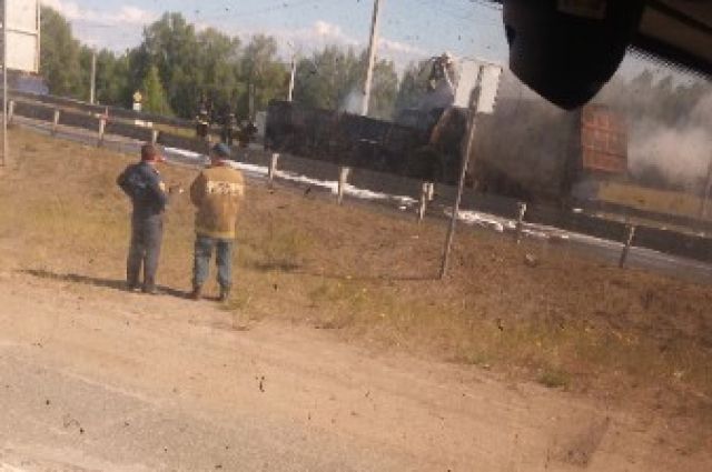 Сгорели грузовики: из-за ДТП образовалась пробка на выезде из Краснокамска
