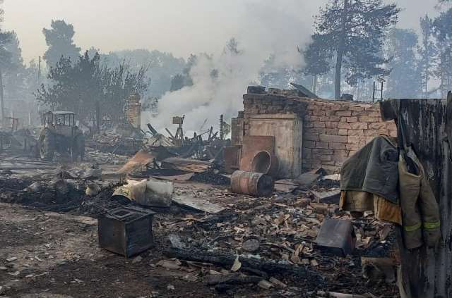 Сгоревшее подворье в посёлке Запасное.