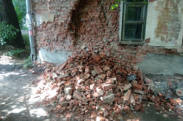 Обрушение стены произошло в общежитии в Челябинской области