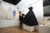 Чёрное вечернее платье принцессы Дианы было продано за 200000 фунтов на аукционе Kerry Taylor Auctions. В этом платье принцесса Диана присутствовала на приёме в Белом доме в 1985-ом году и станцевала в паре с Джоном Траволтой