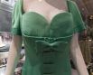 Зелёное платье Элизабет Тейлор от Versace было выставлено на аукционе в отеле Pierre, в котором она когда-то жила