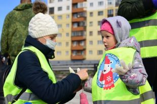 Экологическая акция на озере была организована Экспертным центром «Проектный офис развития Арктики» (ПОРА).