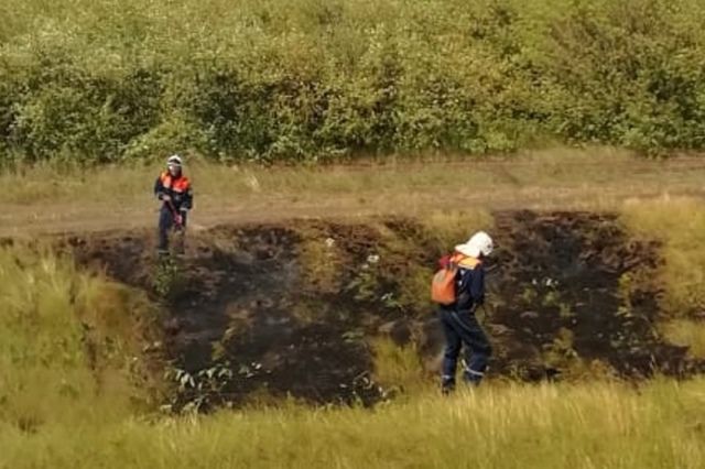 Ландшафтный пожар потушили возле посёлка в Челябинской области