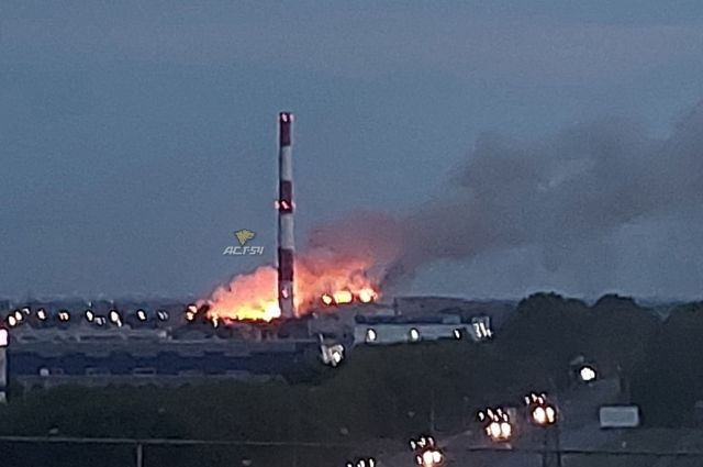 Площадь пожара на свалке в Новосибирске составила 900 квадратных метров