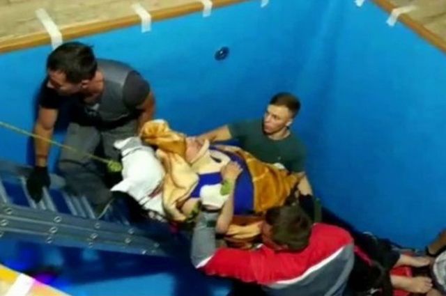 На Камчатке мужчина упал в пустой бассейн в строящейся бане