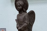 Прототипом стал чудом уцелевшей деревянный ангел Троицкой церкви XIX века.