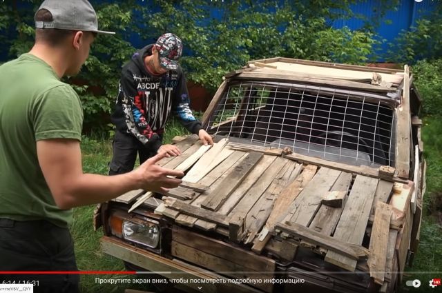 В Перми блогера оштрафовали за езду на деревянном автомобиле