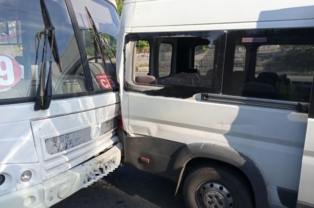 Женщина пострадала в ДТП с двумя маршрутками в Челябинске